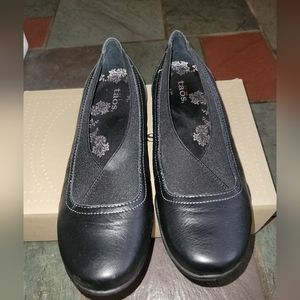 TAOS black flats